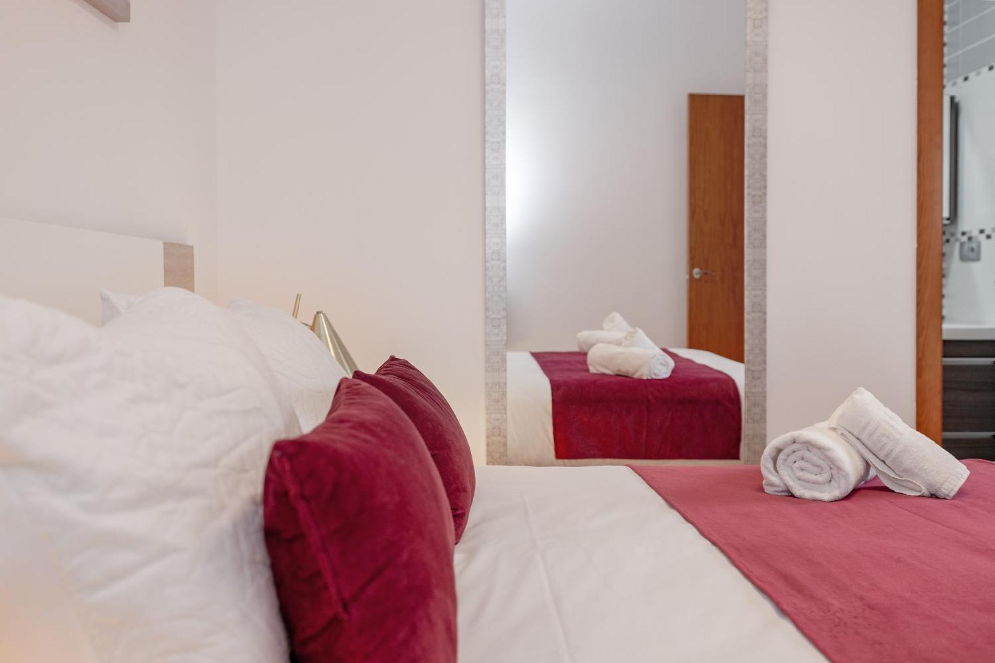 Apartamentos Trianasol เซบีญา ภายนอก รูปภาพ